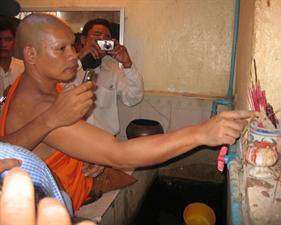 Буддійського монаха посадили за зйомку дитячого порно в храмі