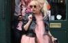 Lady GaGa прийшла в паб у костюмі фламінго (ФОТО)