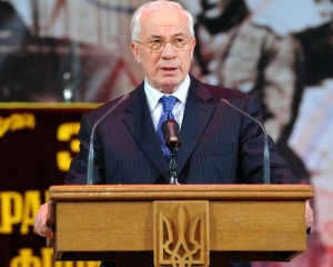 Азаров хоче відкорегувати "незаконні газові угоди" Тимошенко і "Газпрому"