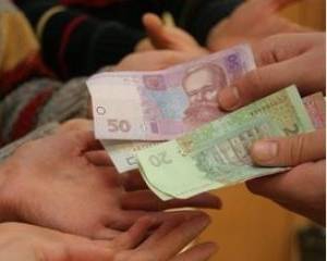 Уряд зменшив зарплатню держслужбовцям і підвищив бюджетникам