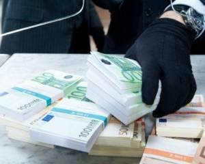 В Киеве неизвестный с молотком ограбил отделение банка 