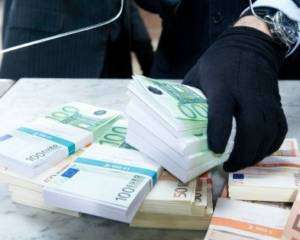 У Києві невідомий з молотком пограбував відділення банку