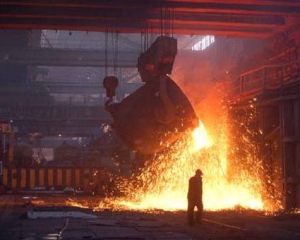 На комбінаті "Запоріжсталь" з 12-метрової висоти впала машиніст крана