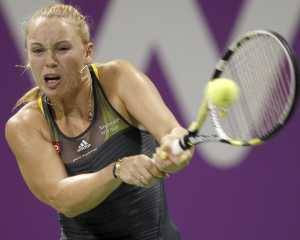 Возняцки проиграла Стосур на итоговом турнире WTA