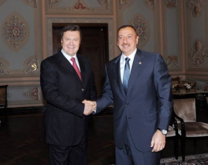Алиев пообещал обеспечить Украину нефтью