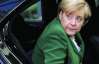 Канцлера Германии 56-летнюю Ангелу Меркель преследует психически неуравновешенный.