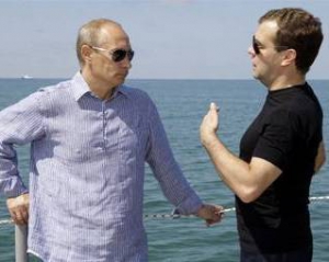 Рейтинг Медведева и Путина впервые сравнялся
