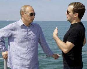 Рейтинг Медведева и Путина впервые сравнялся