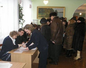 У Донецьку явку виборцiв пiдiймають &amp;quot;каруселi&amp;quot;
