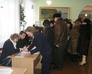 У Донецьку явку виборцiв пiдiймають &amp;quot;каруселi&amp;quot;