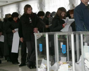 У Донецьку спостерігачі весь день заважали пускати "каруселі" на дільниці