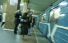 В Киеве на рельсы метро упал бомж
