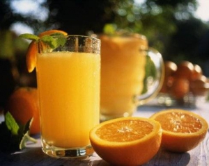 Любителям фастфудів рекомендують пити апельсиновий сік
