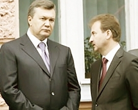Янукович розчарувався у Попові й шукає йому заміну?