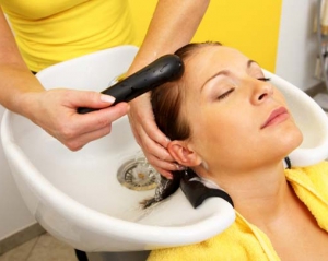 Часте застосування фарби для волосся провокує появу сивини