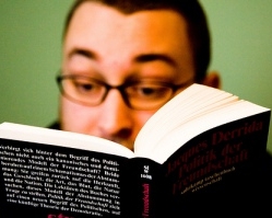 Умение читать негативно влияет на другие навыки - ученые