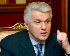 У Азарова не вистачає грошей на "соціалку"