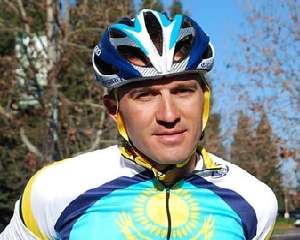 Украинского велогонщика обыскали в связи с допинговым делом Армстронга