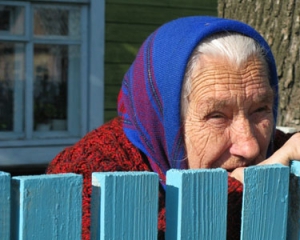 Азаров согласился на повышение пенсионного возраста за $1,6 млрд