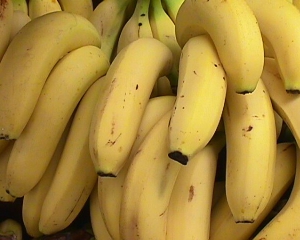 Бананы и апельсины стали для украинцев роскошью 