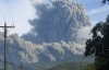 На Філіппінах вулкан &quot;видихнув&quot; 2-кілометровий стовп диму (ФОТО)