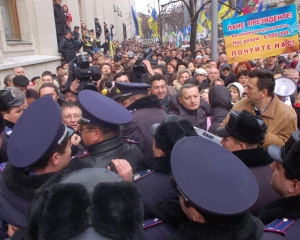 Януковичу погрожують відставкою