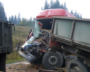 На Вінничині пасажирський поїзд врізався у вантажівку