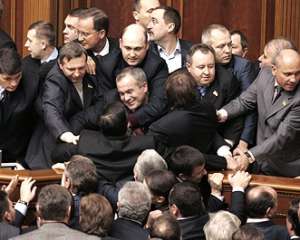 Выборы секретаря горсовета Ровно закончились дракой депутатов