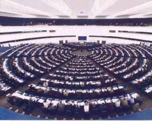 Европарламент принял критическую резолюцию по Украине