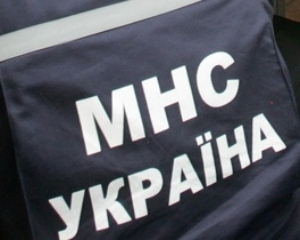 В Донецке женщина выпала с 8 этажа и зацепилась за трубу