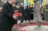 Янукович почтил жертв Голодомора и пришел на Майдан к предпринимателям
