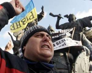 Янукович змусив Азарова 40 хвилин слухати підприємців у наметі