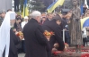 Янукович со свитой молились о жертвах голодомора (ФОТО)