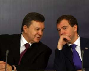 Янукович не хоче поступатися Медведєву