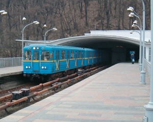 У київському метро розділився потяг