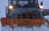 Почти 6 тысяч человек и 300 машин показательно убирали снег в Киеве