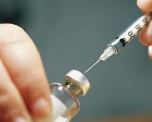 Азаров разрешил тестировать на украинцах новые вакцины