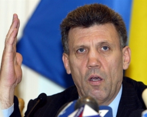 Ківалов говорить, що падіння вінка на Януковича - це випад опозиції проти &amp;quot;регіоналів&amp;quot;
