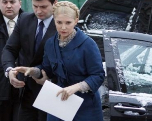 Тимошенко в прокуратуре пожаловалась на Азарова и его сына
