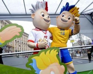 На обличчях талісманів Євро-2012 побачили ознаки даунізму