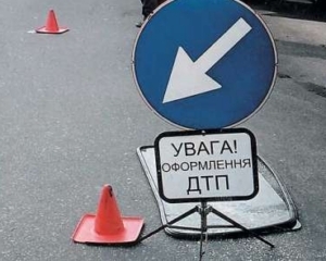 Вантажівка протаранила автобус з пасажирами