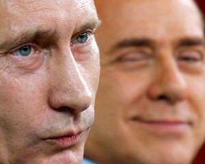 Путин для Берлускони вырезал сердце из мертвого оленя