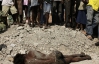 Гаитяне устроили самосуд над вором, забросав его камнями (ФОТО)