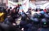 Итальянские студенты подрались с полицией возле театра &quot;Ла Скала&quot; (ФОТО)