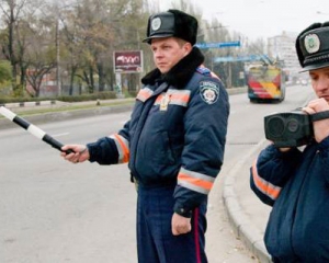 ГАИ не будет останавливать авто с иностранными номерами без причин 