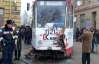 Маршрутка с пассажирами развернула 20-тонный трамвай (ФОТО)