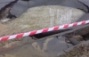 В центре Киеве автомобиль провалился в яму с кипятком: водитель получил ожоги 70% тела
