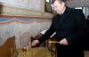 Янукович запалив свічку за загиблих чорнобильців (ФОТО)