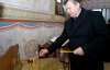 Янукович запалив свічку за загиблих чорнобильців (ФОТО)