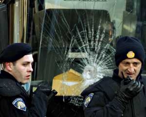 Фанати загребського "Динамо" закидали греків пляшками з "коктейлем Молотова"